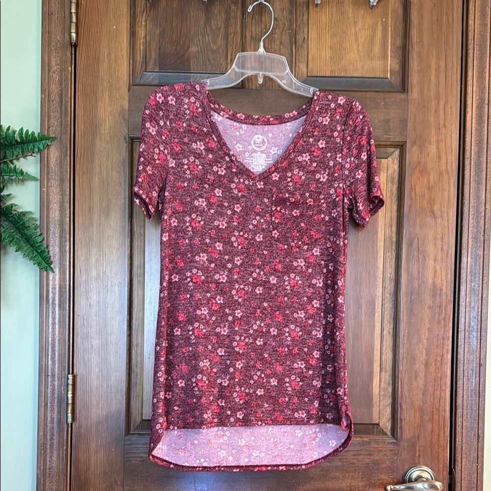 Red & Pink Floral V-Neck Women's Top, XS